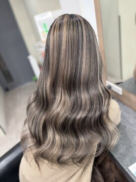 ラピス 横浜(Lapis) ローライトミルクティーベージュブリーチカラーシールエクステ