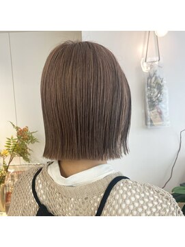 オニキス 原宿(ONYX) h75 切りっぱなしボブ、縮毛矯正、ベージュカラー