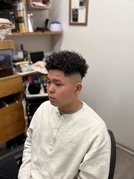 アジト オールバックハードパーマ