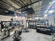米澤理髪店(YONEZAWA)の雰囲気(オーナー米澤さんの好きが詰まった店内)