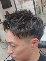 床屋のよこがわ&nbsp;2ブロックのテーパーフェード