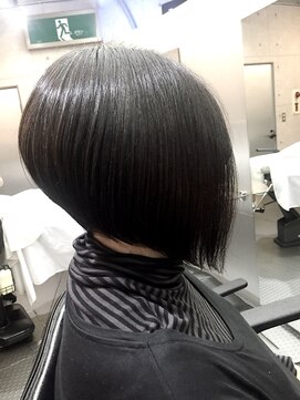 クラブジャグラー 質感が大切な前下がりボブ