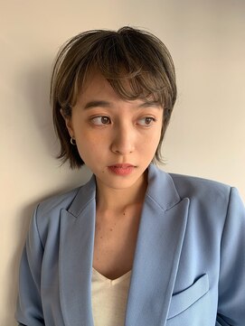 ヌイ 横浜(nui) 外ハネミニボブ_エアリーミディホワイトアッシュショートパーマ