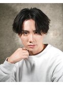 緩めパーマセンターパート刈り上げツーブロック
