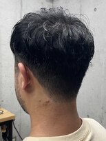 フイ メンズヘア ヨヨギ(Hui men's hair yoyogi) メンズ/アップバング/ツーブロックマッシュ/束感ショート波巻き