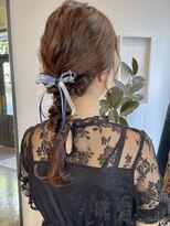 ヘアーアイスカルテット(HAIR ICI QUARTET)&nbsp;20代30代大人可愛いお呼ばれスタイル編みおろしベージュカラー