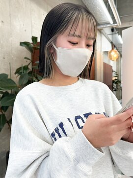 ノエ(noe) 切りっぱなしボブ×インナーカラー