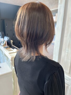 キャアリー(Caary) 福山人気アッシュグレー酸性ストレートウルフスタイルブリーチ
