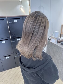 ユニ バイ マグ 長野店(Uni.by Mag) 30代40代ハイライトバレイヤージュ透明感外国人風カラーツヤ感