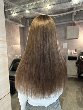 エルバイラビス 大宮(elu by lovis) 《Hina》ブリーチカラー