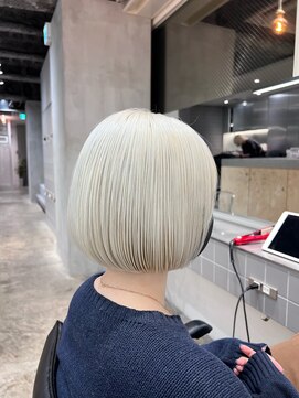 グロウ 渋谷(grow) ホワイトブロンド／ミニボブ