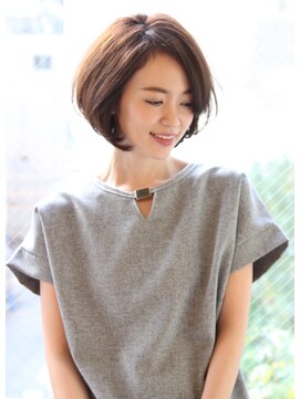 レウナ 外苑前(Reuna) 大人女子・ノームコアｘ大人ボブスタイル