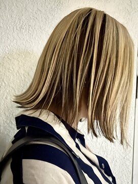 カー(KAH) アンブレラカラー　ブロンド　切りっぱなしボブ　高円寺