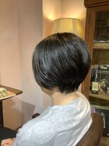 美容室 フィックス 前下がりショートボブ