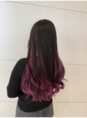 巻き髪が映えるインナーカラーピンクパープル