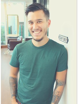 ワースホワイル(WORTH WHILE) 刈り上げセンターパートサーフカール波巻きツイストスパイラル