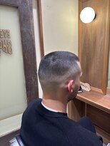 フォーコーナーズ(Four Corners)&nbsp;スキンフェードツーブロック刈り上げジェットモヒカンマンバン