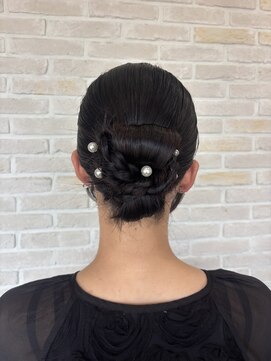 アンティ ブランシェ(an-t BRANCHE) タイトなシニヨンヘア