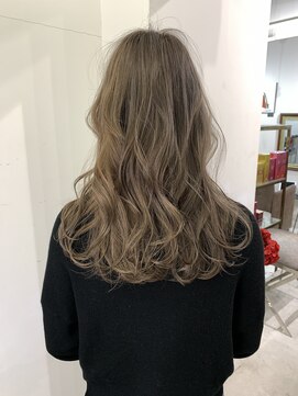 ナイン 麻布十番(NINE) フェミニンロング・ヘルシーレイヤー・ハニーブロンド