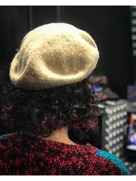 ゾーマ(ZOUMA) スパイラルパーマ　毛先ピンク