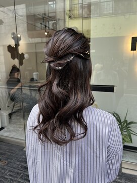 スミ(sumi) ハーフアップスタイル×金箔アレンジ