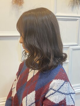 リコント(Re:cont) 重めの鎖骨下ライン。コテ巻きです。