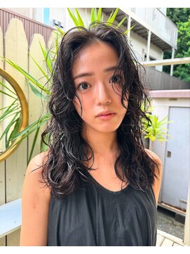 アデ オモテサンドウ(ade omotesando) レイヤーとパーマで作るおしゃれ女子ウルフヘア