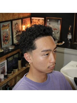 グラウンドタイガー(GROUNDTIGER) パーマ×テーパーフェード