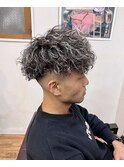 ハードツイストスパイラルパーマホワイトハイライト