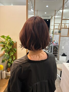 ロッカ(ROCCA) チェリーブラウン×やわらかボブ