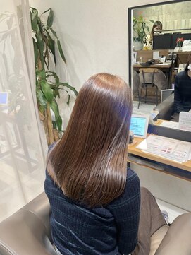 ツヤ感たっぷりベージュカラー