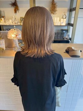 ジジ フルアヘッド(Gigi fullahead) ハイトーンベージュ×くびれボブ