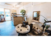 レヴィー(Revie)の雰囲気(個室も完備☆シャビーシックな空間でゆったり気分♪)