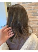 オリーブアッシュ×外巻きパーマ