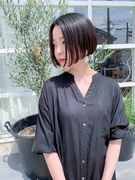 ムク(Muku) 束感が出やすい前下がり切りっぱなしボブ（担当地主）