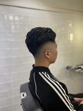 メリケンバーバーショップ フクオカ(MERICAN BARBERSHOP FUK) かき上げヘアショートレイアーくせ毛風パーマコンマヘアS97