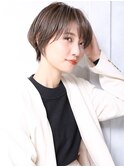 大人可愛い小顔美髪ツヤ髪シアーグレージュ横顔美人A8