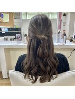 フレームセントラル(FRAME central)&nbsp;《FRAMEcentral》オリーブブラウン×韓国風ハーフアップ