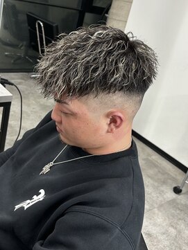 イーラ(era) メンズパーマホワイトメッシュ縦落ちツイスパダウンバング