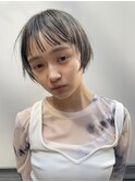 グレーベージュのタイトショート【坂根】