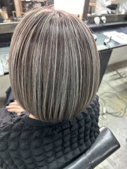 バディー ブラウン(BUDDY BROWN)の写真/【白石・駐車場有】大人女性の魅力を引き出す、白髪ぼかしとハイライトであなたの個性を引き立てる―