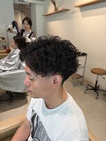 シーツー 三吉店(C2)&nbsp;シャドウパーマ/センターパート/刈り上げ