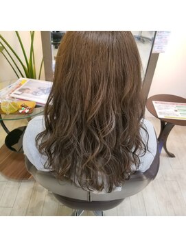 クレア(CREA) 女性らしさが魅力のアッシュベージュ 【 担当 日下部】