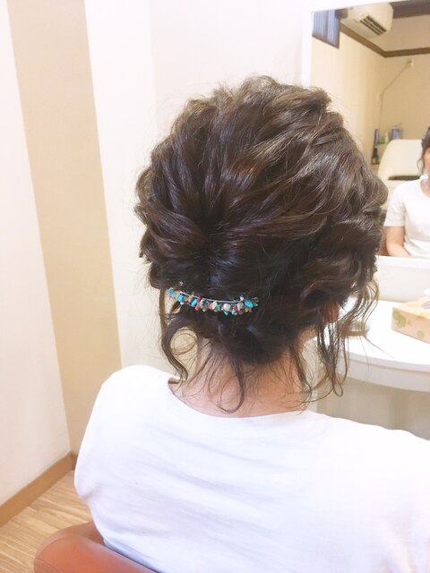 波ウェーブヘアアレンジ