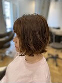 外ハネがかわいい軽めボブ