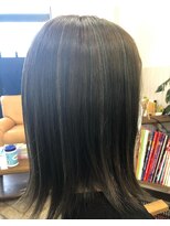 ヌーボヘアー(Nubo Hair)&nbsp;細ハイライトのアッシュカラー×ナチュラル外ハネスタイル