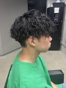 フイ 代々木(Hui) メンズ/アップバング/ツーブロックマッシュ/束感ショート波巻き