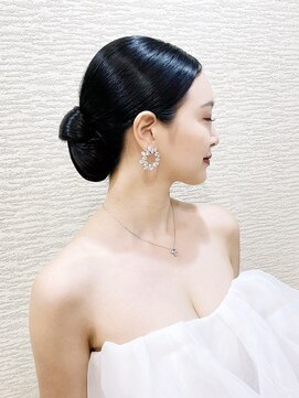 アメリ(AMELIE) ツヤッとタイトシニヨン