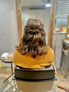 ベルトオブヴィーナス(Belt of venus) 波ウエーブ巻きハーフアップ