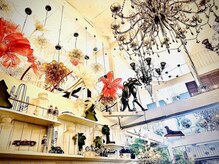 シークレットミラーズ(SECRET MIRRORS)の雰囲気（どの場面もラグジュアリーであり、アーティスティックな空間演出）